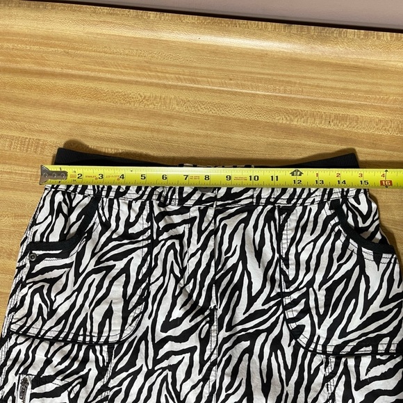 Chico’s Zebra Print elastic waist mini skirt Chicos size 0.5 women’s size S/6 - Picture 10 of 12